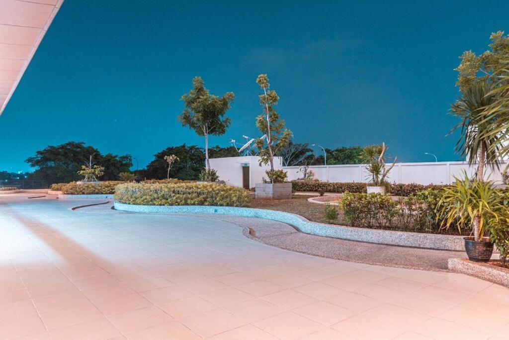 Azalea Suites Cikarang By Jayakarta Group ภายนอก รูปภาพ